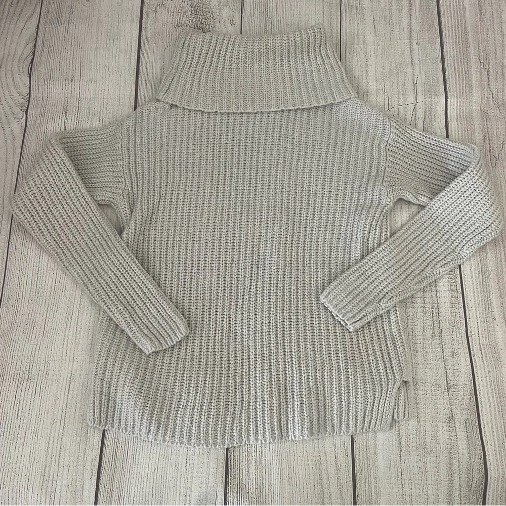 OLD NAVY Women’s Cable Knit Turtleneck Sweater Light Gray Ivory Size Medium - Picture 6 of 6